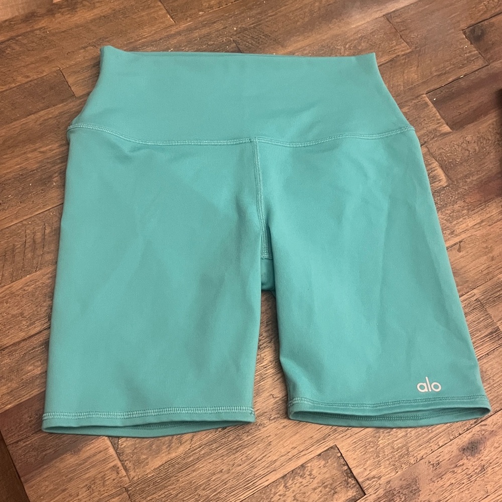 Alo High Waisted Ocean Teal Preformance Biker Shorts - Picture 11 of 15